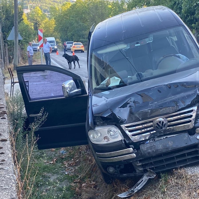 Sinop'ta 2 otomobilin çarpıştığı kazada 2 kişi yaralandı