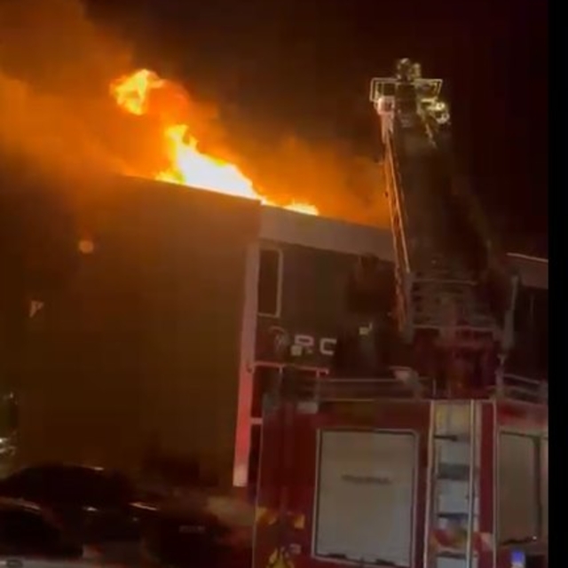 Çorum'da, Oto Galericiler Sitesi'ndeki yangın söndürüldü