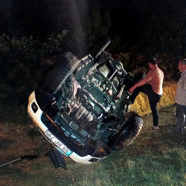 Tekirdağ'da takla atan kamyonette 2 kişi yaralandı