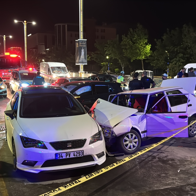 Elazığ'da zincirleme trafik kazasında 2'si ağır 4 kişi yaralandı