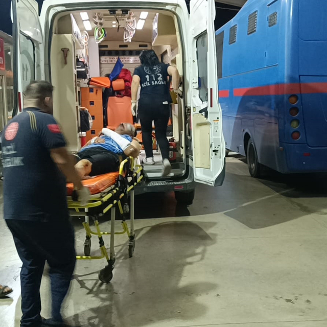 Adana'da devrilen motosikletteki 2 kişi yaralandı