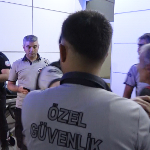 Eski sevgilisini tabancayla vurup, sonra bıçakladı, araya girmek isteyen 3...