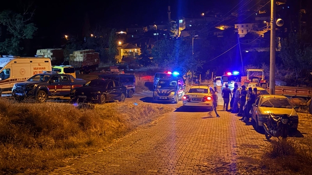 Balıkesir'de eşini bıçakla öldüren kişi intihar etti