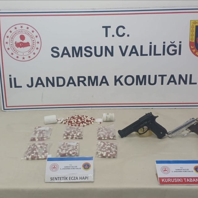 Samsun'da uyuşturucu operasyonunda 1046 sentetik ecza ele geçirildi
