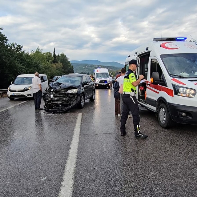 Anadolu Otoyolu'nun Sakarya kesiminde zincirleme trafik kazasında 10 kişi y...