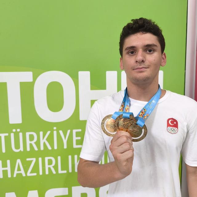 15 yaşında 46 Türkiye rekoru kırdı