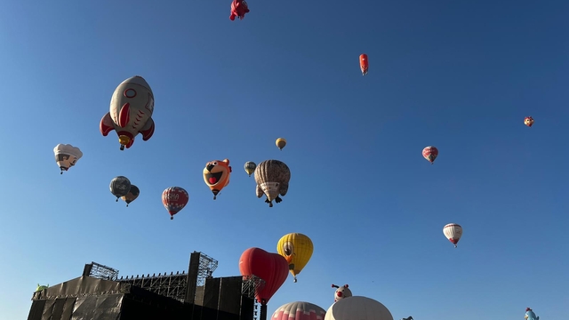 Kapadokya'da özel figürlü balonlar, gökyüzünü renklendirdi