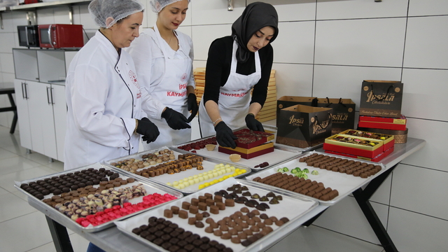 Edirne'de kadınlar devlet desteğiyle başladıkları çikolata üretimini artırdı