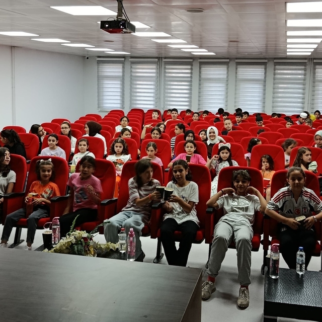 Gümüşhacıköy'de Yaz Kur'an Kursu öğrencilerinden kütüphane ziyareti