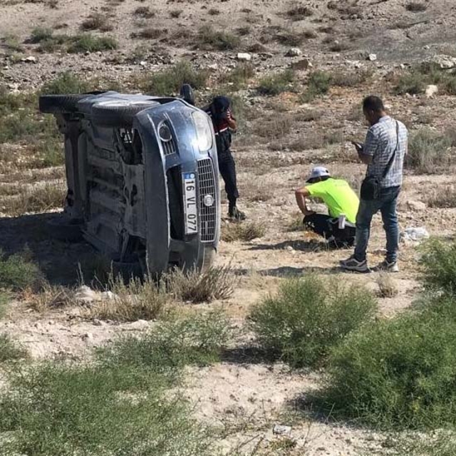 Otomobil takla attı; aynı aileden 5 kişi yaralandı