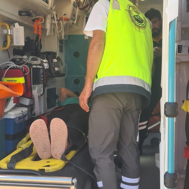 Hayvan otlatırken kayalıklardan düşen çocuk yaralandı