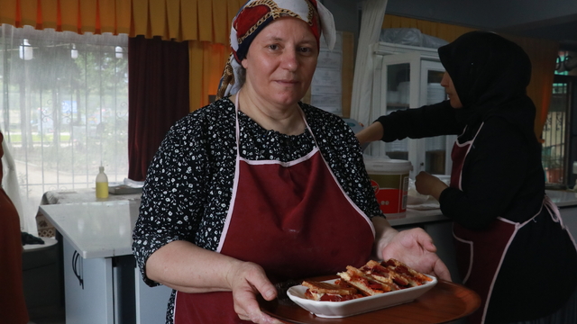 Bursalı kadınlar 5 kilogram unla başladıkları üretim sayesinde kahvaltı evi sahibi oldu