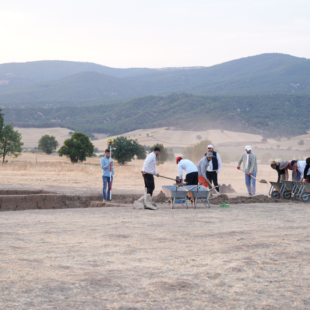 Hitit Üniversitesi akademisyenleri Anadolu'daki 2 bilimsel kazıya başkanlık...