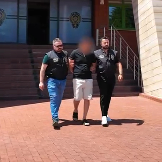 4 çocuğunun annesini boğdu