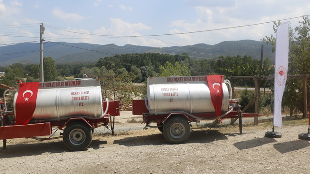 Bolu'da köylülere çok amaçlı su tankeri dağıtıldı