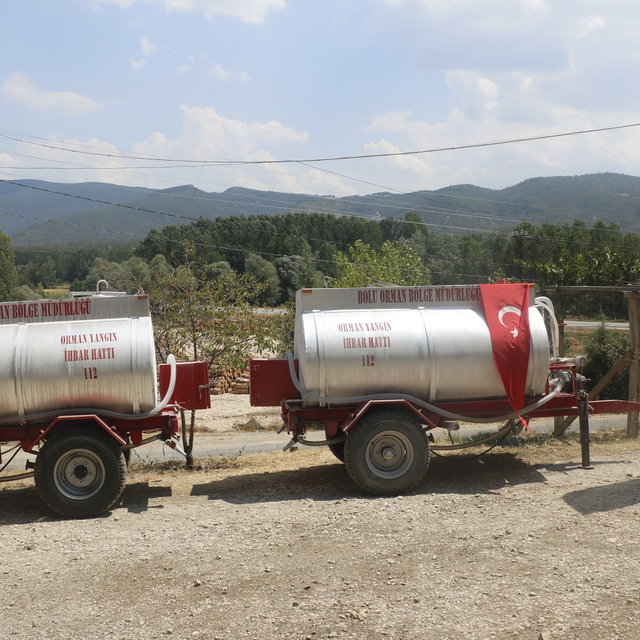 Bolu'da köylülere çok amaçlı su tankeri dağıtıldı