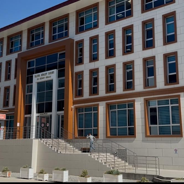 Teknesi parçalanmış halde bulunan iş insanını arama çalışmaları 3'üncü günü...