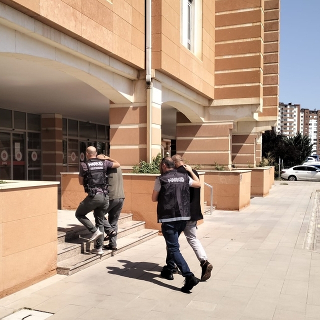 Kastamonu'da uyuşturucuyla yakalanan 2 şüpheli tutuklandı