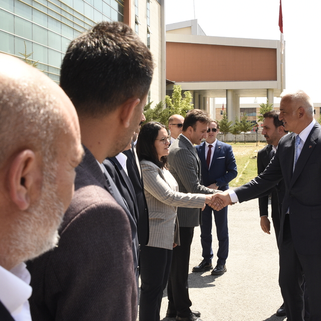 Bakan Ersoy: Sorunlarını çözmüş Türkiye, kalkınmış, refahını artırmış bir T...