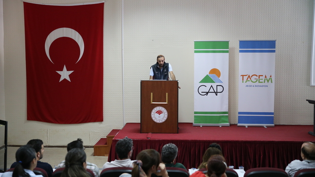 Diyarbakır'da çiftçilere yönelik "Toprakta Dijital Ayak İzi Projesi"nin tanıtımı yapıldı