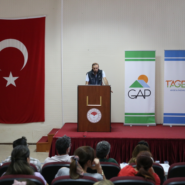 Diyarbakır'da çiftçilere yönelik "Toprakta Dijital Ayak İzi Projesi"nin tan...