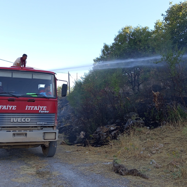 Tunceli'de otluk alanda çıkan yangın söndürüldü