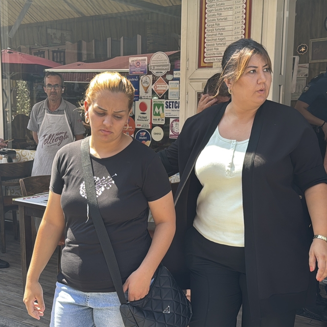 Balıkesir'de kuyumcuda "tırnakçılık" yöntemiyle hırsızlık güvenlik kameras...