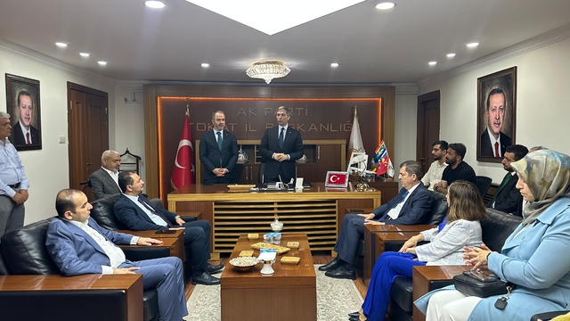 AK Parti'li Sırakaya, AK Parti Tokat İl Başkanlığı'nı ziyaret etti