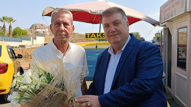 İzmir'de 45 yıldır trafik cezası yemeyen taksi şoförü takdir topluyor