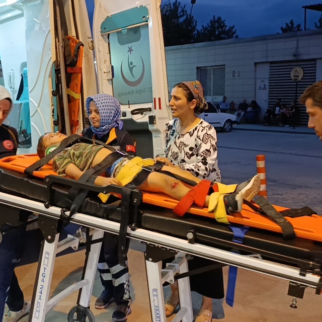 Bursa'da otomobilin çarptığı bisikletli Cihan, ağır yaralandı