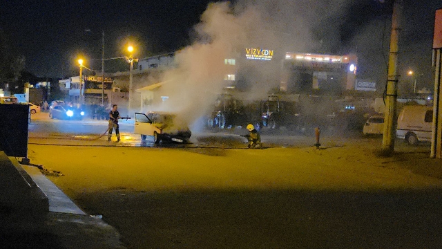 Bursa'da yanan otomobilde hasar oluştu