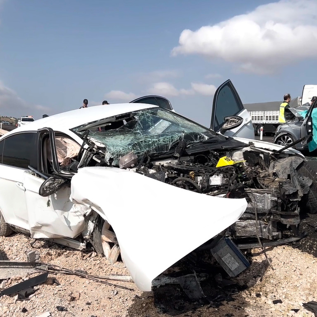 Tokat'ta iki otomobil çarpıştı; evli çift ile 2 aylık bebekleri öldü