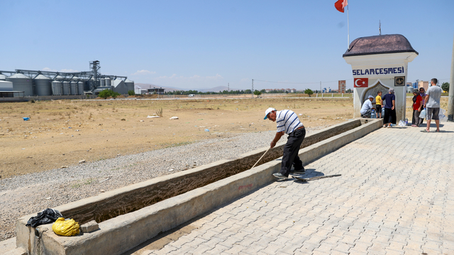Konya'da emekli inşaat ustası doğal kaynak çeşmelerine gönüllü sahip çıkıyor