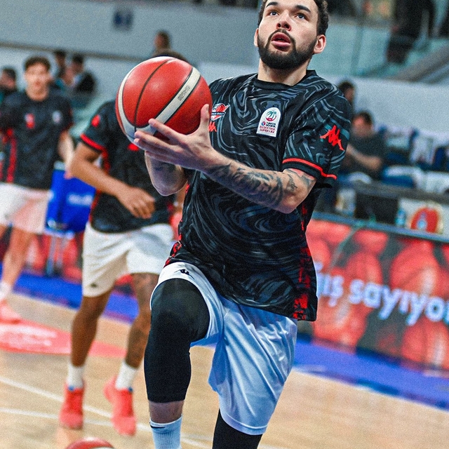 Karşıyaka potasında Moore tamam, Chiozza yolda