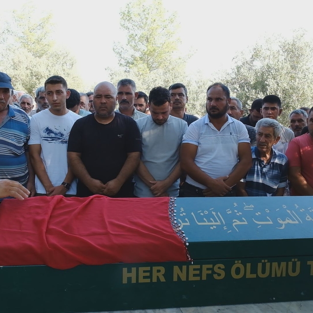 Aydın'da ölü bulunan üniversiteli genç kızın cenazesi Mersin'de defnedildi