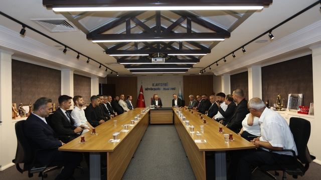 Başkan Büyükkılıç, Kayseri Amatör Spor Kulüpleri Federasyonu Başkanı Önal'ı ağırladı