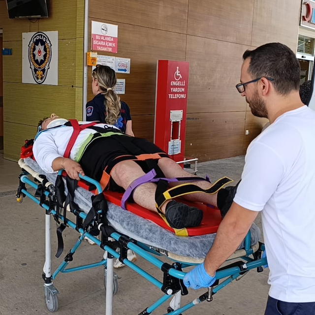 Yolcu otobüsü, TIR'a çarptı; 1 yaralı