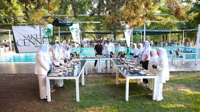 Diyarbakır'da kadın muhtarlar "suşi" yapmayı öğrendi