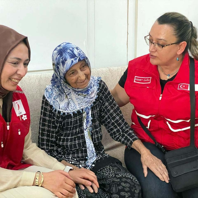 Türk Kızılay'dan yalnız yaşayan yaşlılara destek