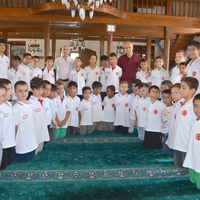 Karamürsel'deki 493 yıllık tarihi camide yaz Kur'an kursu devam ediyor