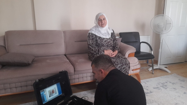 Batman'da yaşlı, engelli ve hasta vatandaşlara evde nüfus hizmeti veriliyor