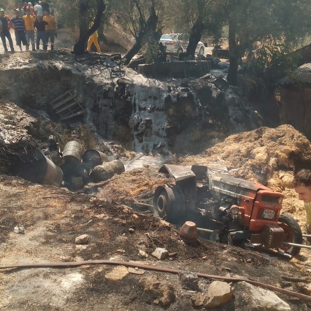 Muğla'da devrilmesinin ardından alev alan traktörün sürücüsü öldü
