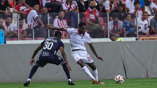 Samsunspor'da yeni transfer Musaba sakatlandı