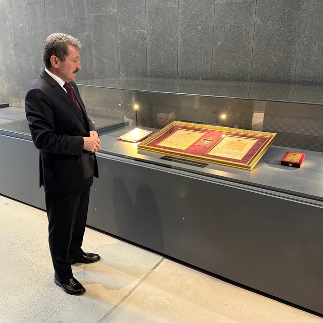 Samsun'un 101 yıl sonra kavuştuğu istiklal madalyası müzede sergilenmeye ba...