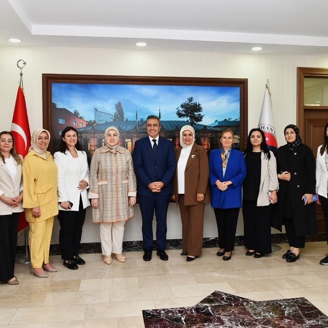 AK Parti Genel Merkez Kadın Kolları Başkanı Ercan, Ardahan'da ziyaretlerde...