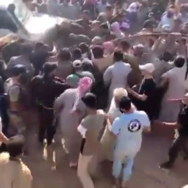 Suriye'de kuyuya düşen çocuk kurtarıldıktan sonra tedavi için Şanlıurfa'ya...