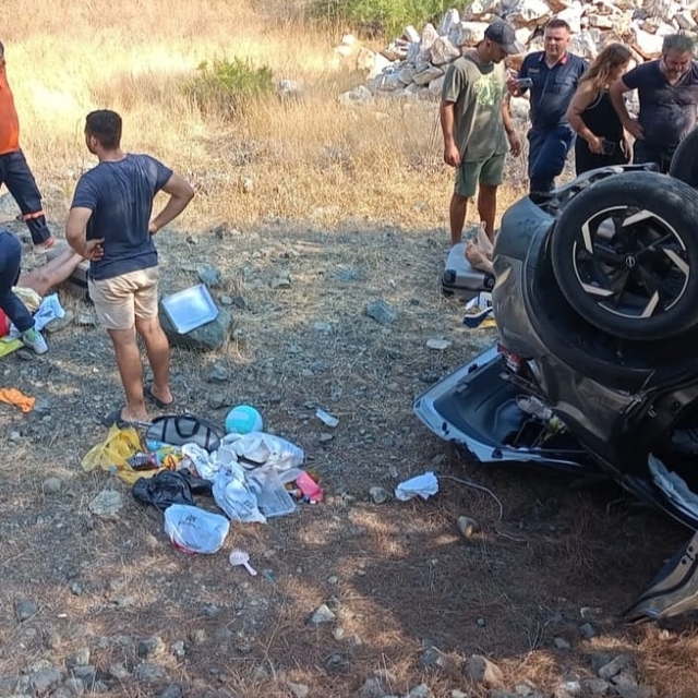 Muğla'da iki otomobilin çarpıştığı kazada 5 kişi yaralandı