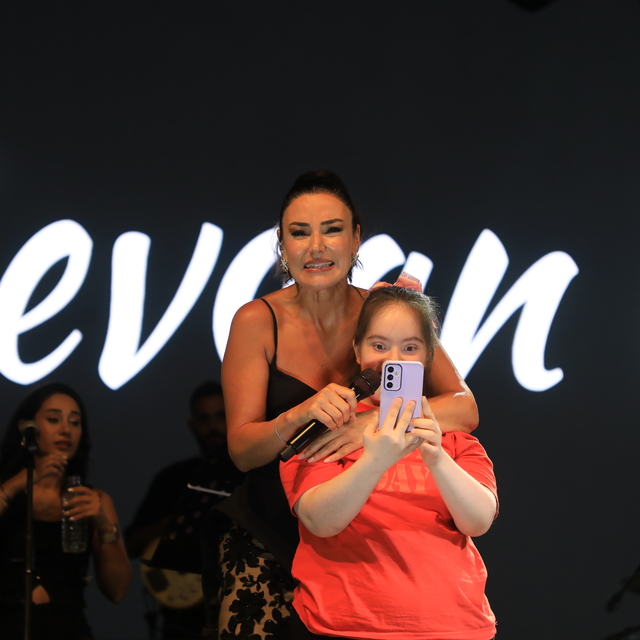 Sanatçı Sevcan Orhan Bitlis'te sahne aldı