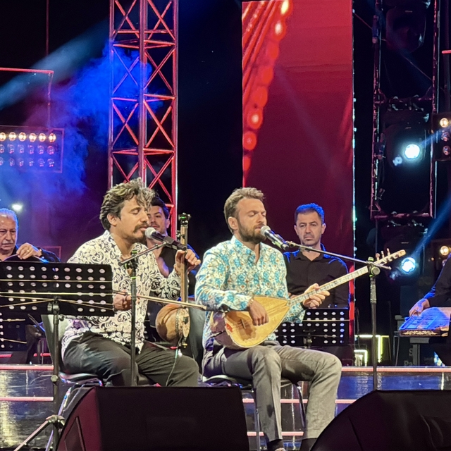 TRT sanatçıları Kırşehir'de açık hava konseri verdi