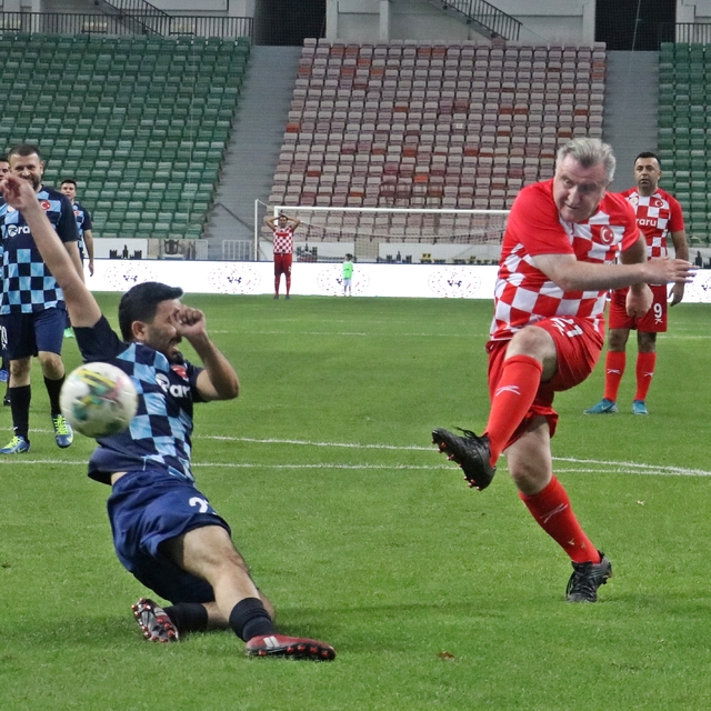 Bakan Bak, Diyarbakır'da sahaya çıktı
